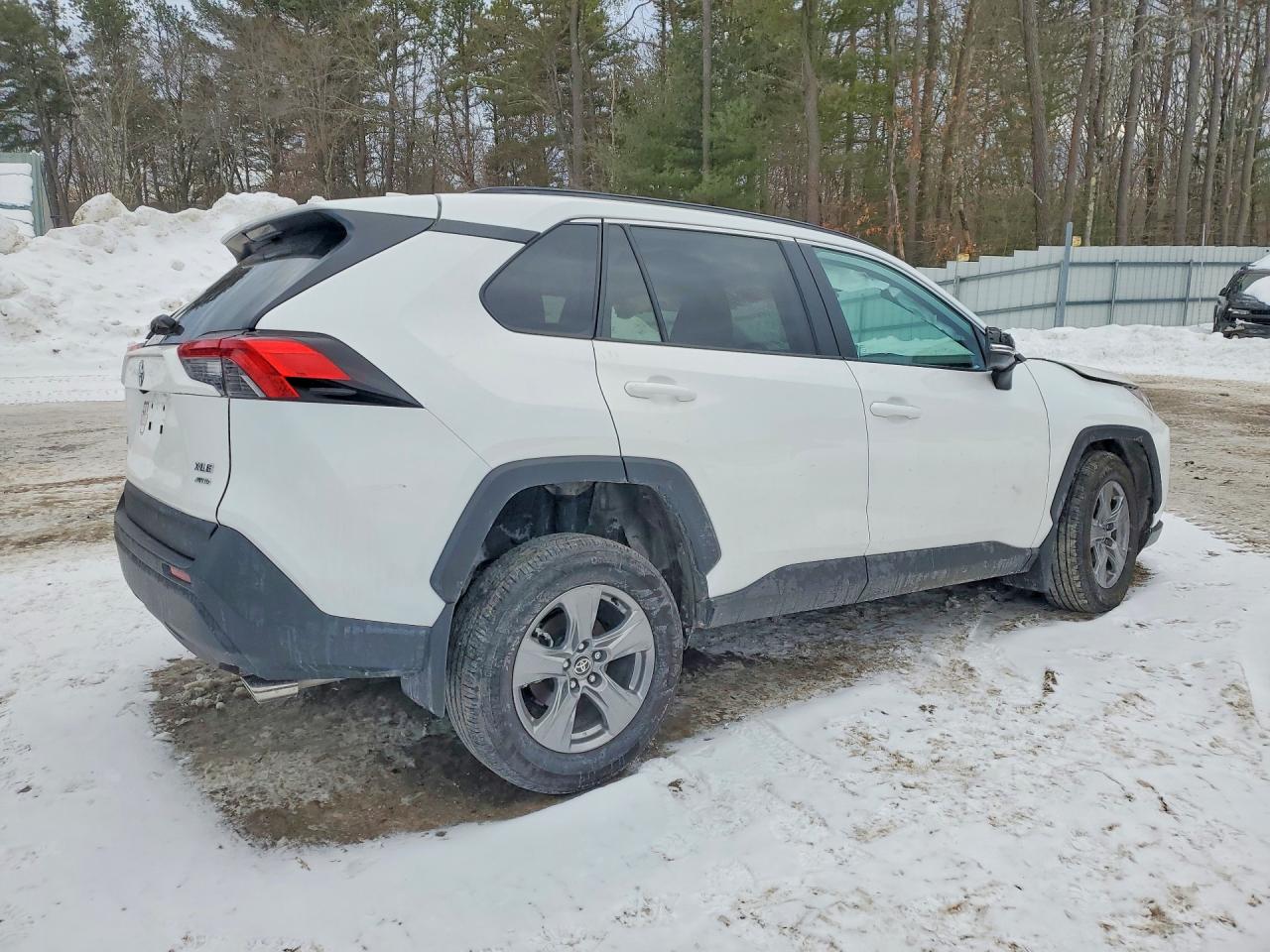2025 TOYOTA RAV4 XLE photo 7