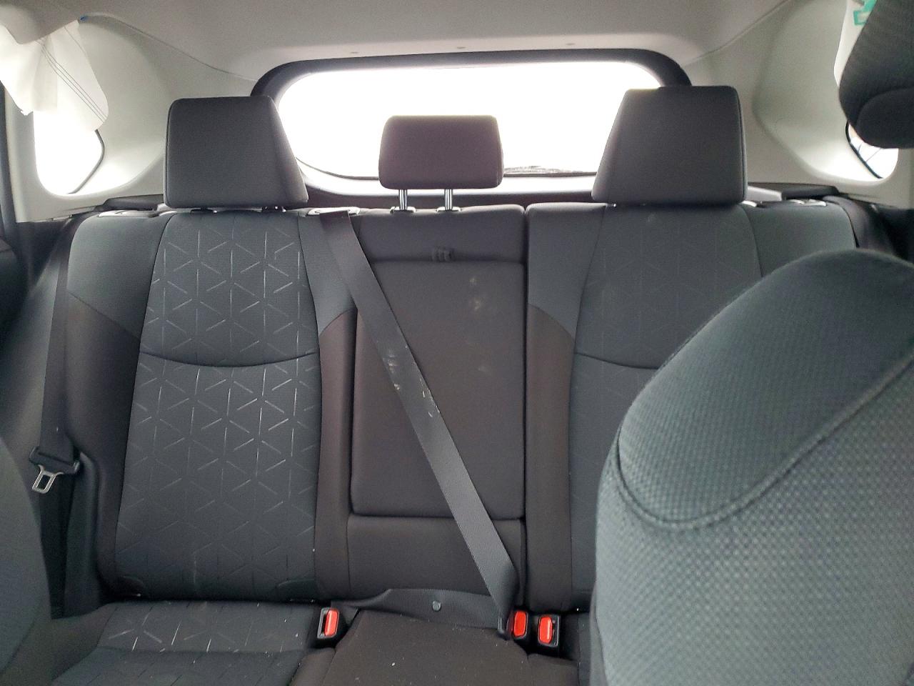 2025 TOYOTA RAV4 XLE photo 28