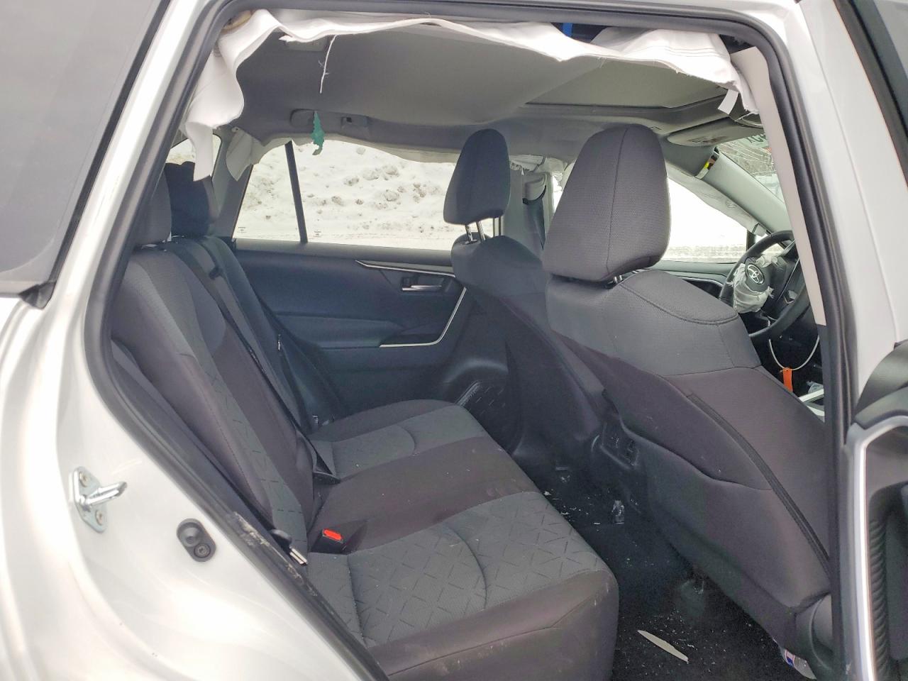 2025 TOYOTA RAV4 XLE photo 31