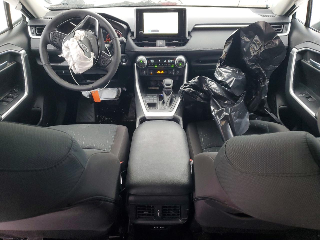 2025 TOYOTA RAV4 XLE photo 22