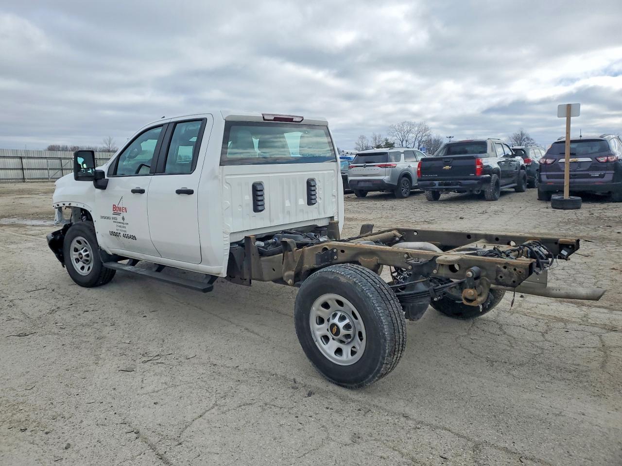 2024 CHEVROLET SILVERADO K3500 photo 2