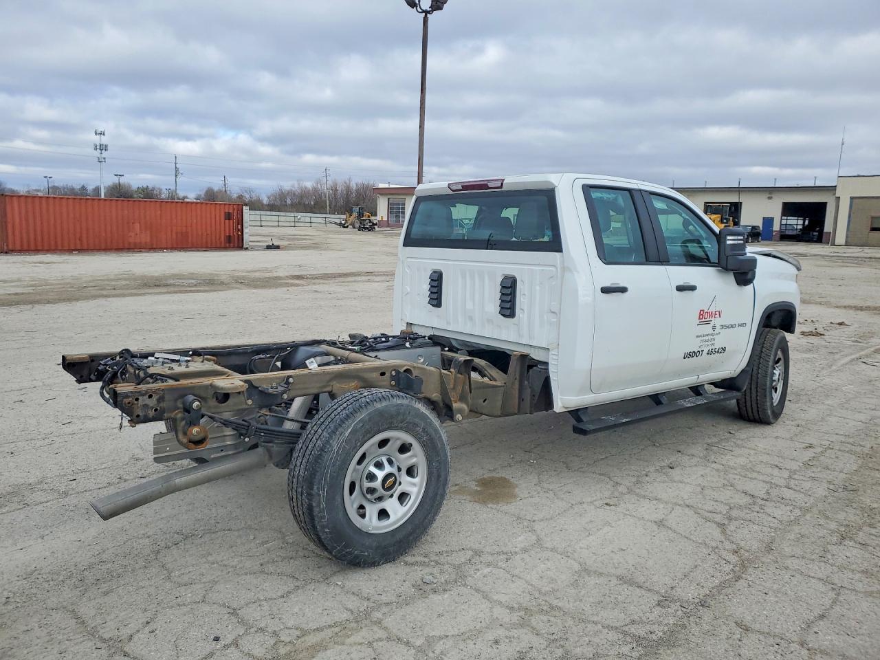 2024 CHEVROLET SILVERADO K3500 photo 3