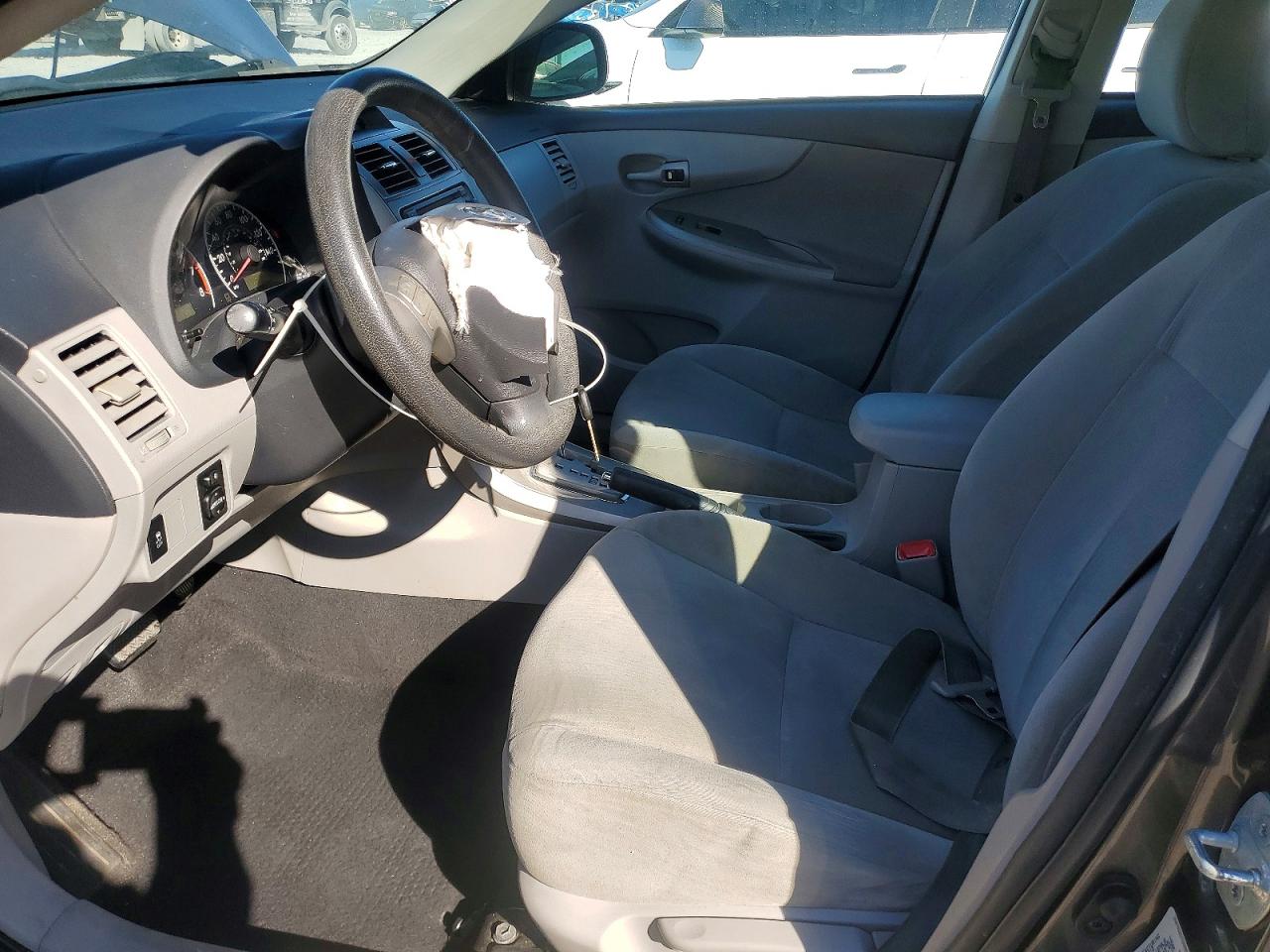 2012 TOYOTA COROLLA LE photo 19