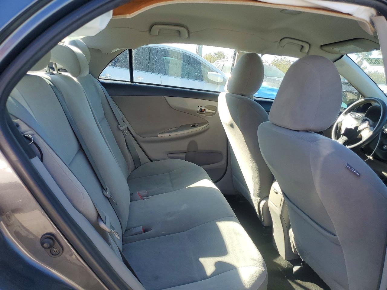 2012 TOYOTA COROLLA LE photo 28