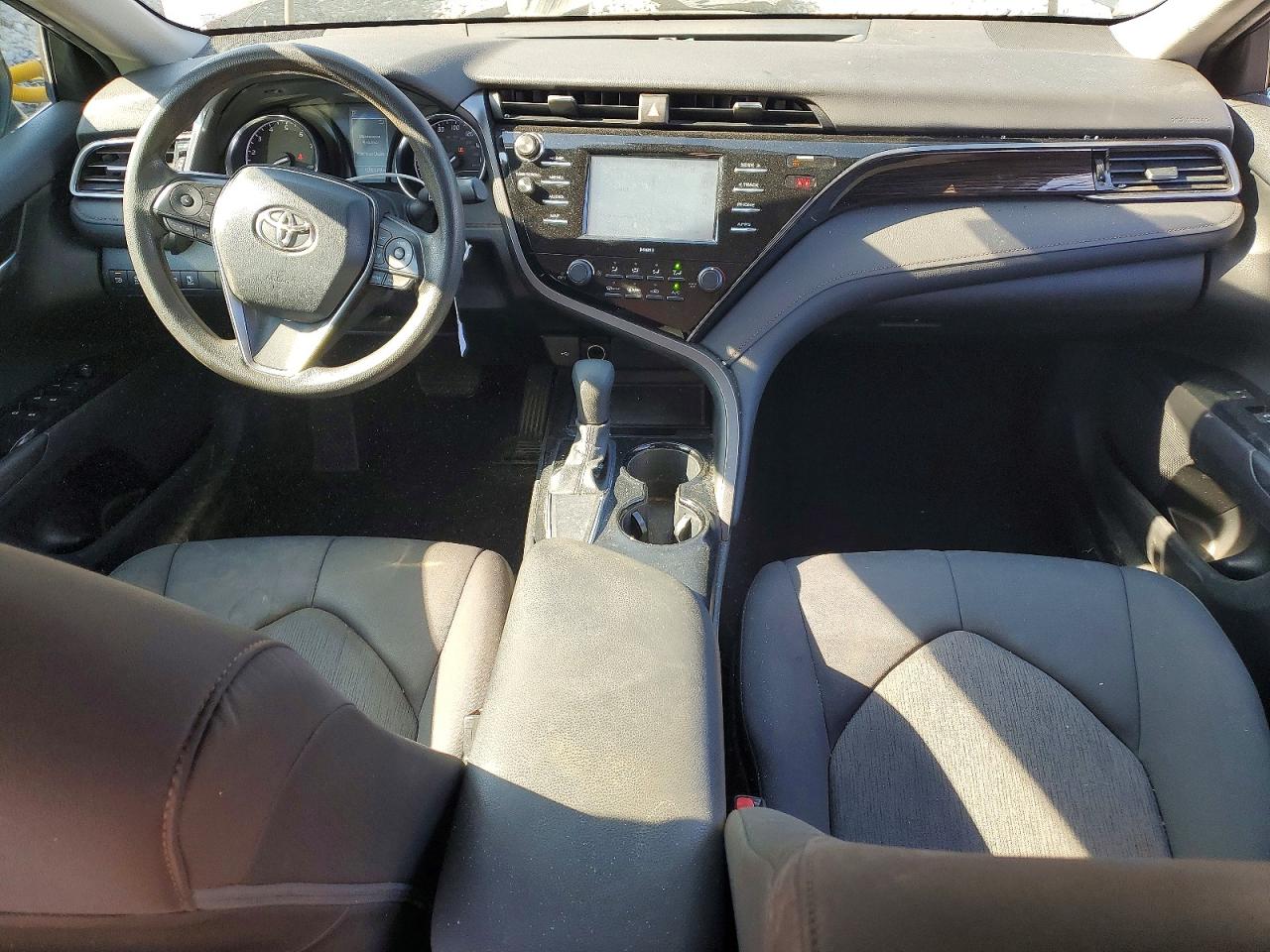2020 TOYOTA CAMRY LE photo 15