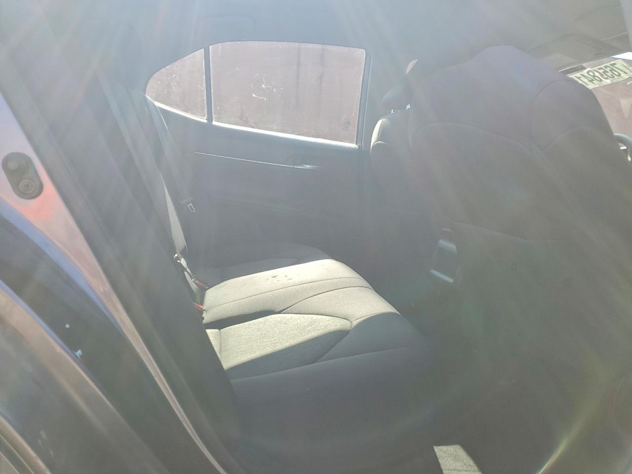 2020 TOYOTA CAMRY LE photo 19