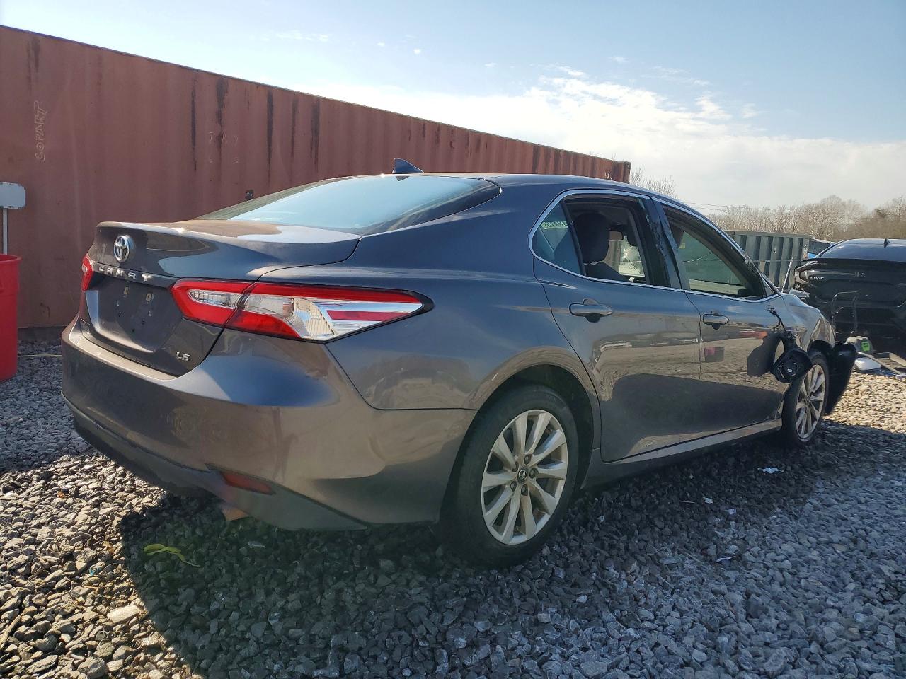 2020 TOYOTA CAMRY LE photo 5