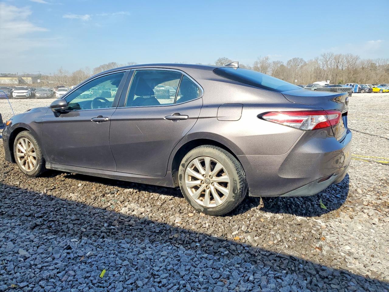 2020 TOYOTA CAMRY LE photo 3