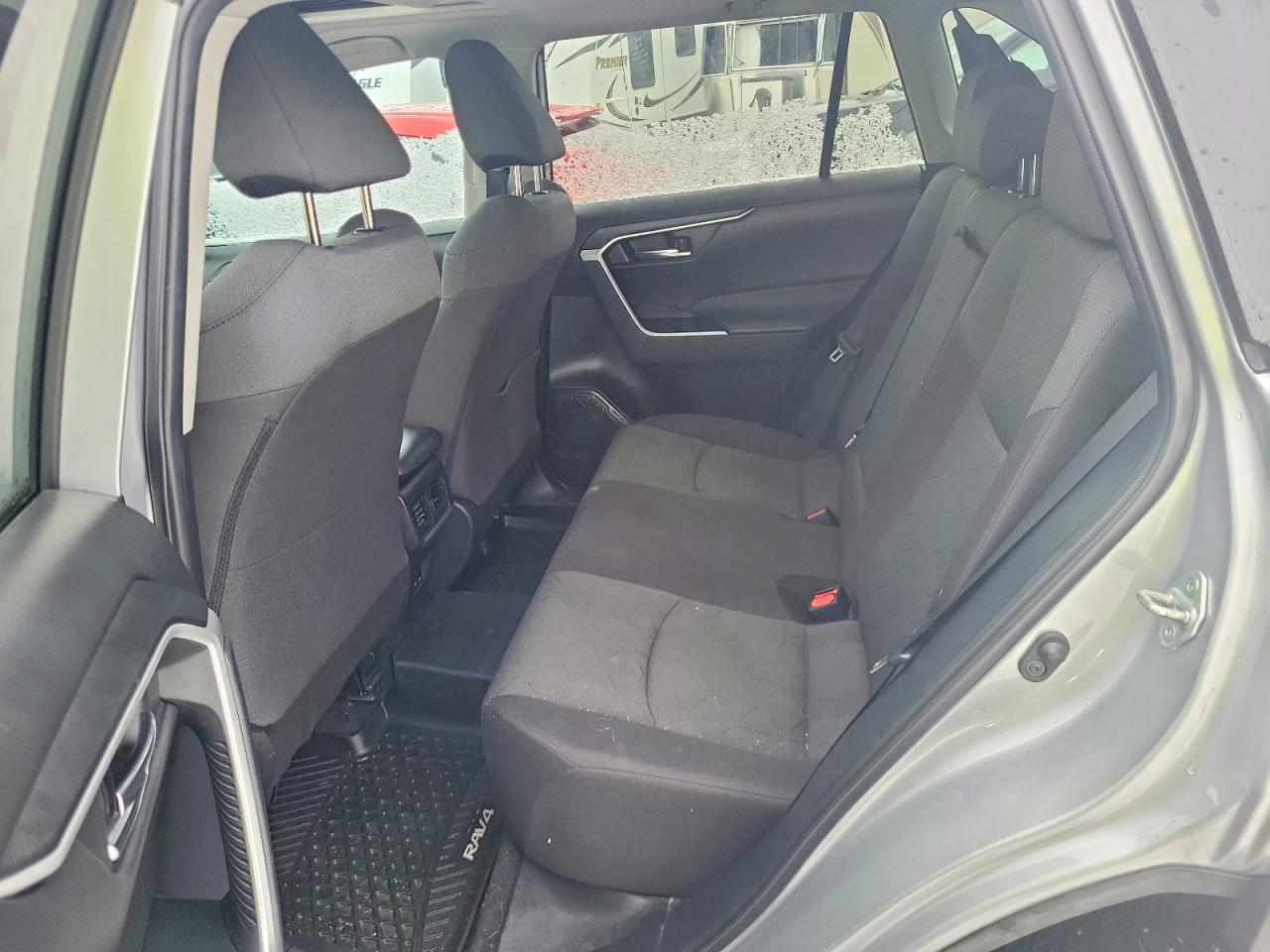 2022 TOYOTA RAV4 XLE photo 21