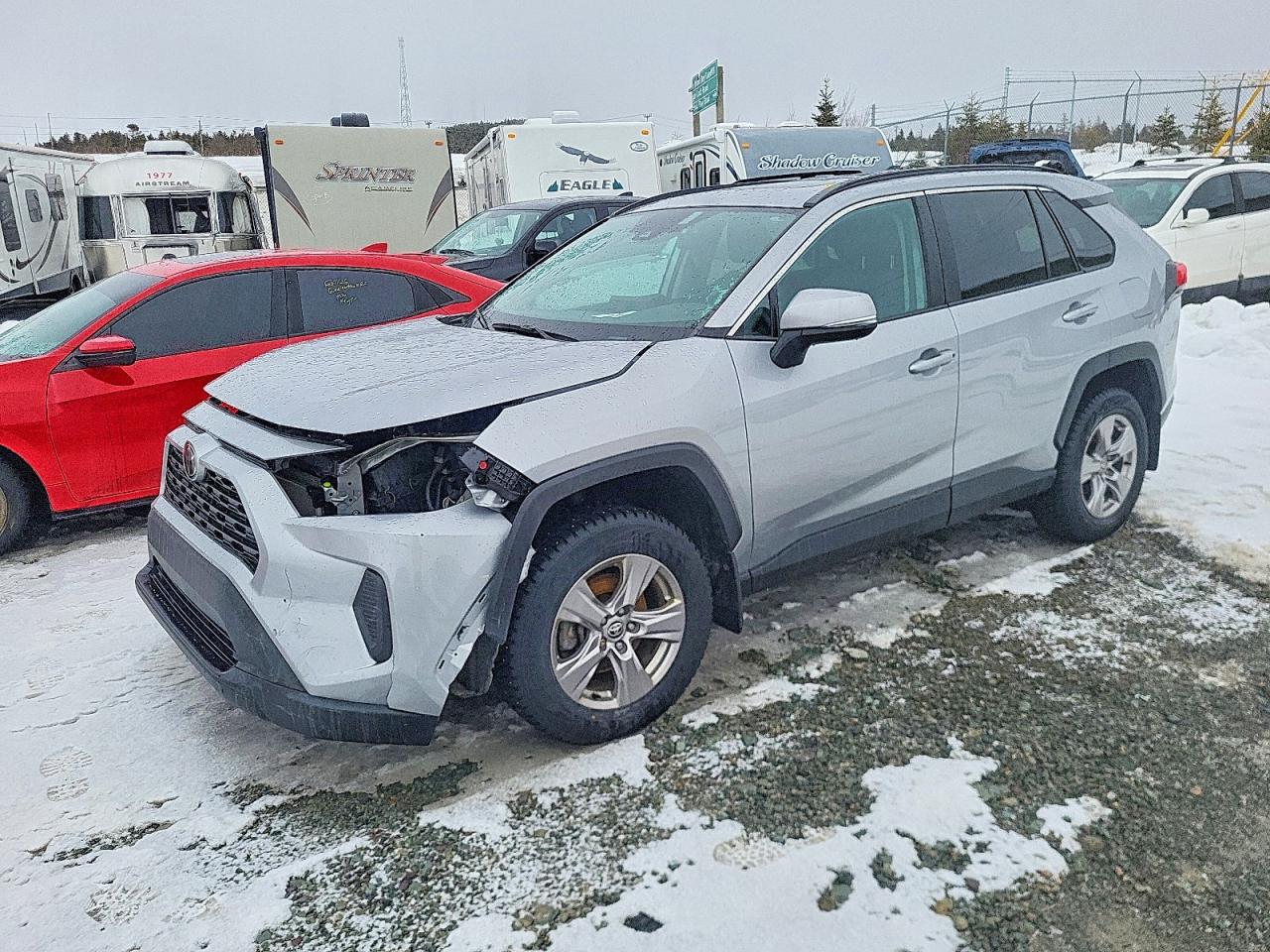 2022 TOYOTA RAV4 XLE photo 2