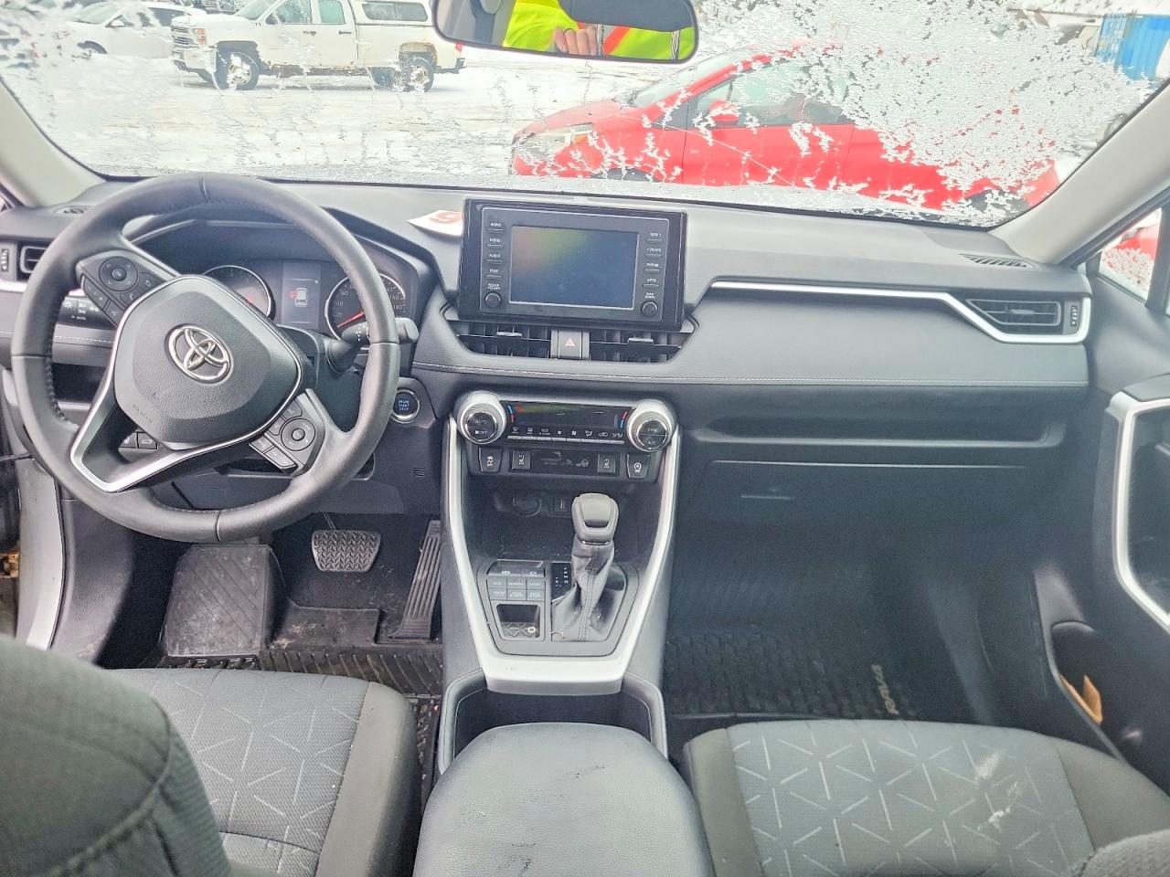 2022 TOYOTA RAV4 XLE photo 15