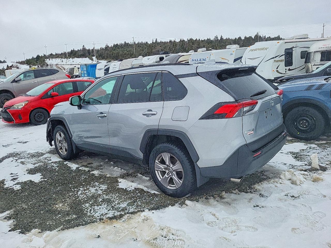 2022 TOYOTA RAV4 XLE photo 3
