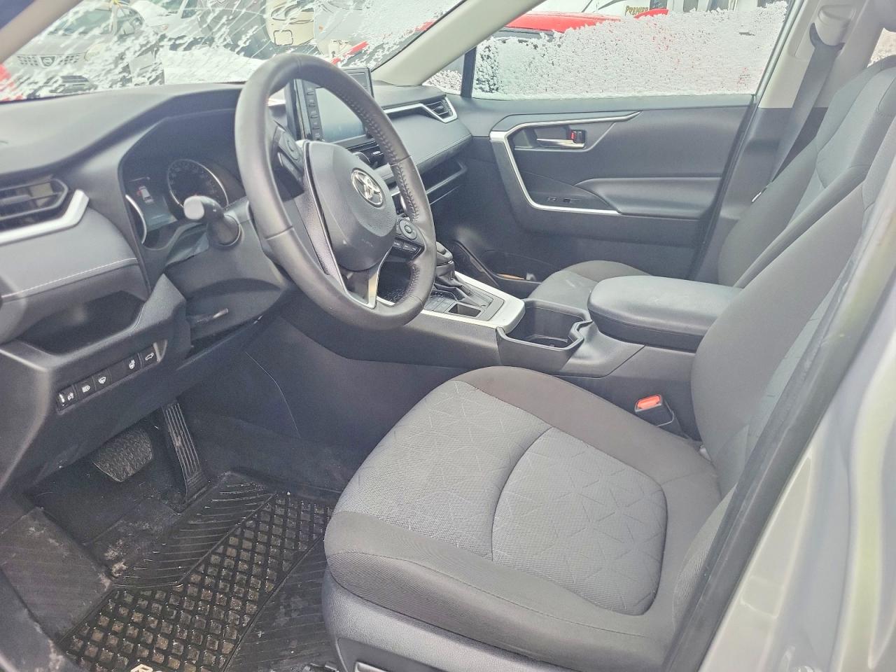 2022 TOYOTA RAV4 XLE photo 13