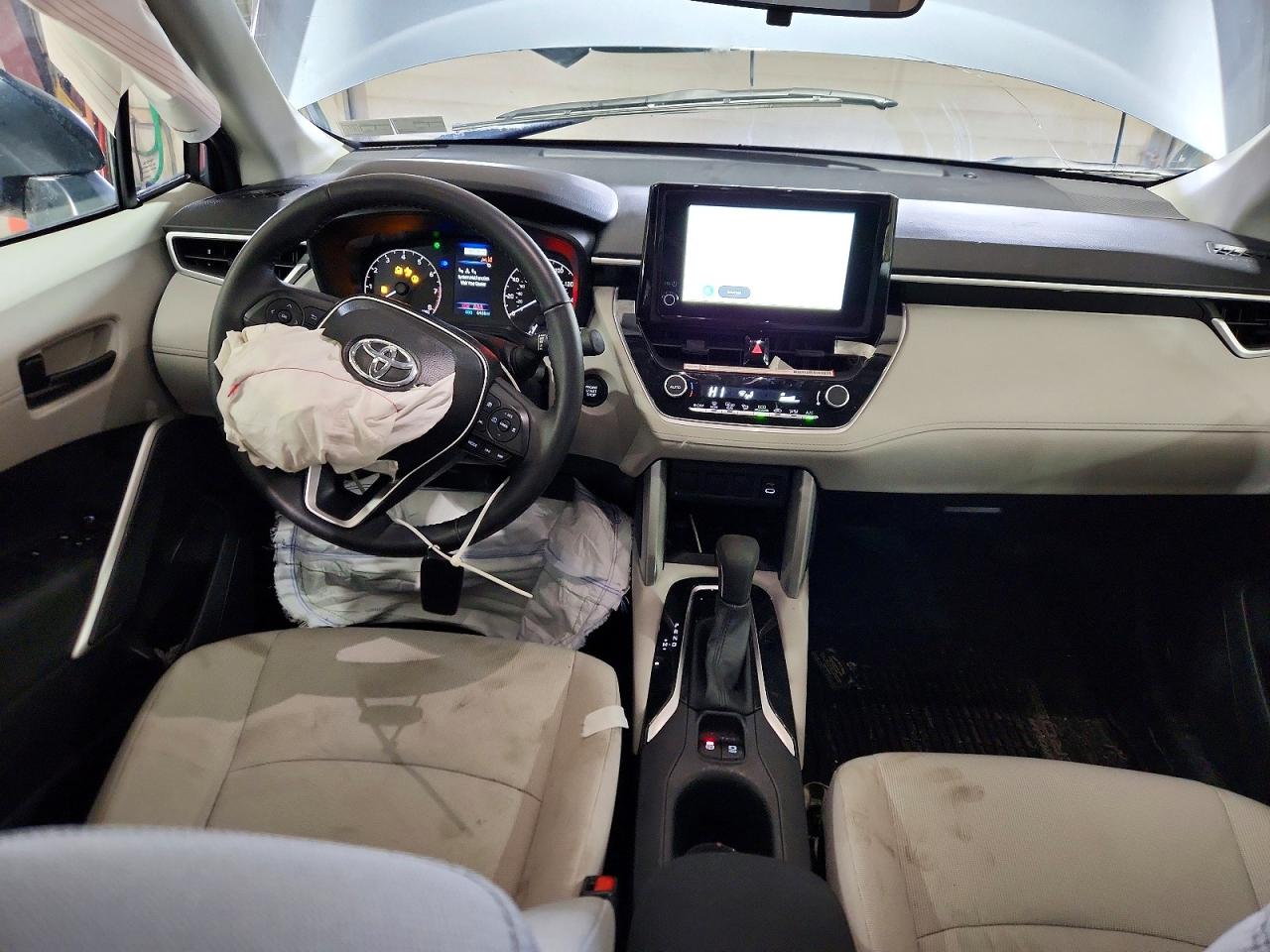 2025 TOYOTA COROLLA CROSS LE photo 15