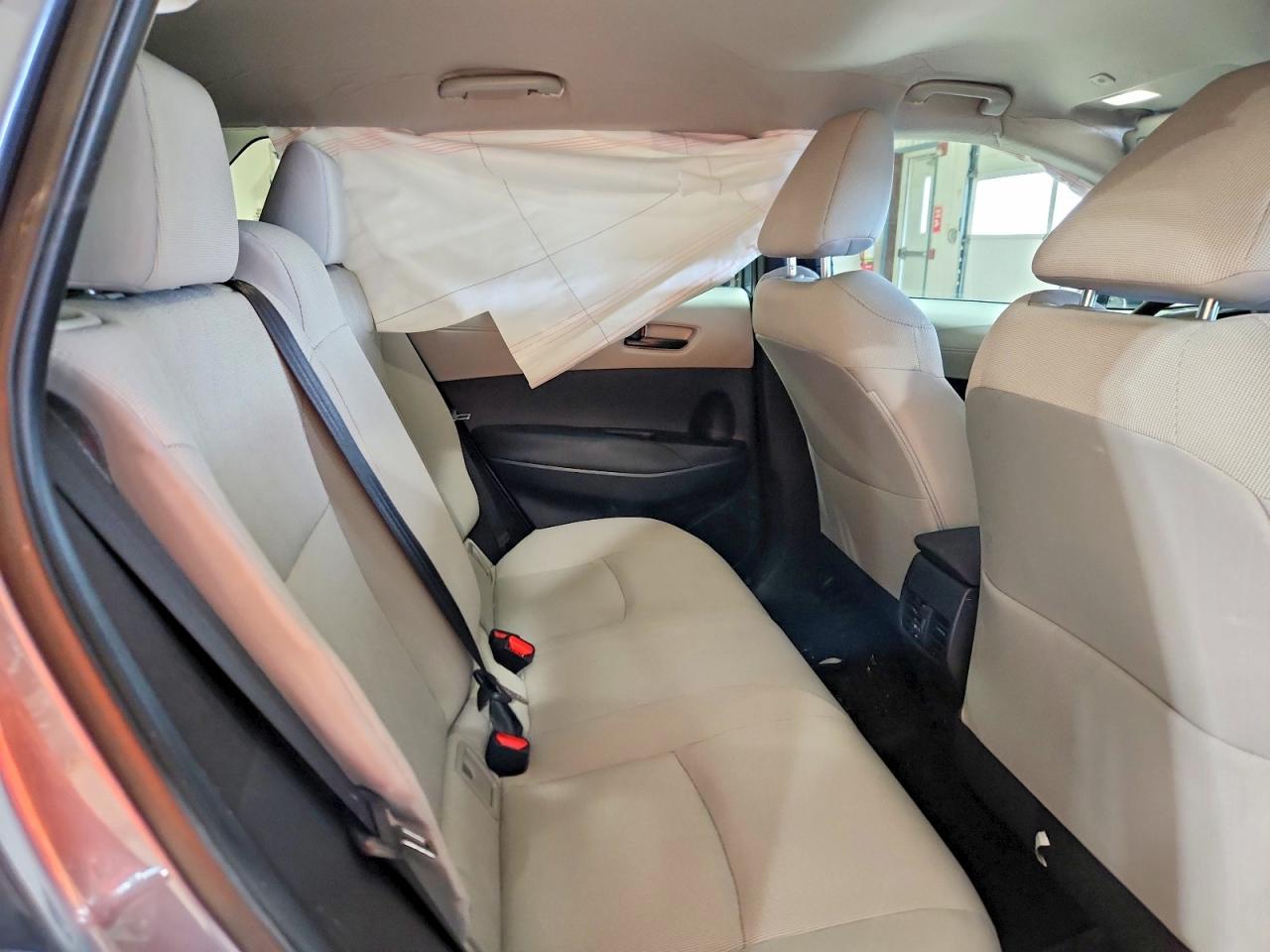 2025 TOYOTA COROLLA CROSS LE photo 21