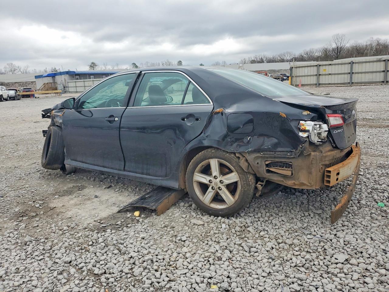 2012 TOYOTA CAMRY photo 2