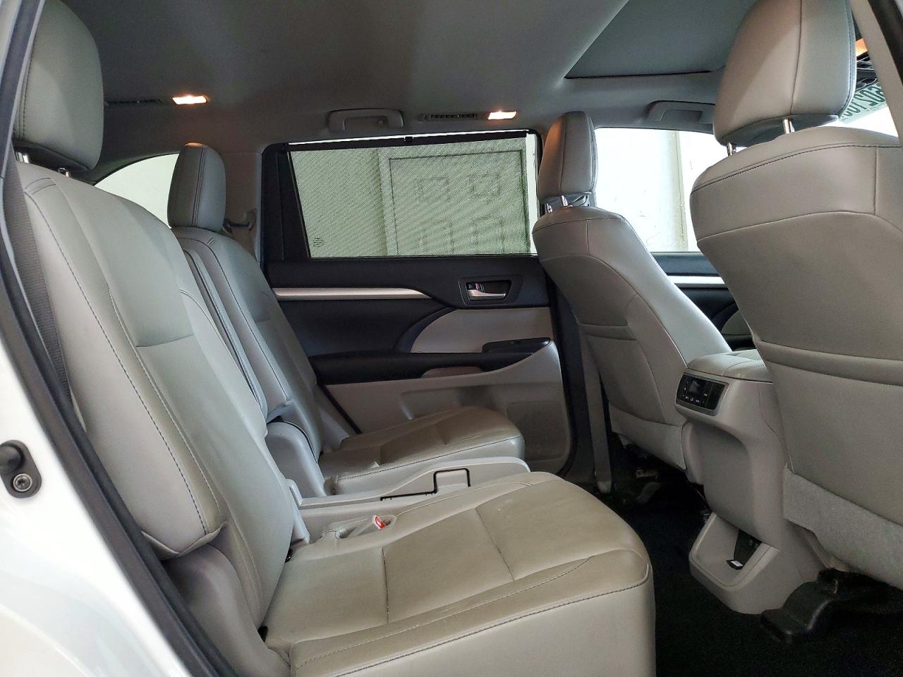 2017 TOYOTA HIGHLANDER XLE photo 11