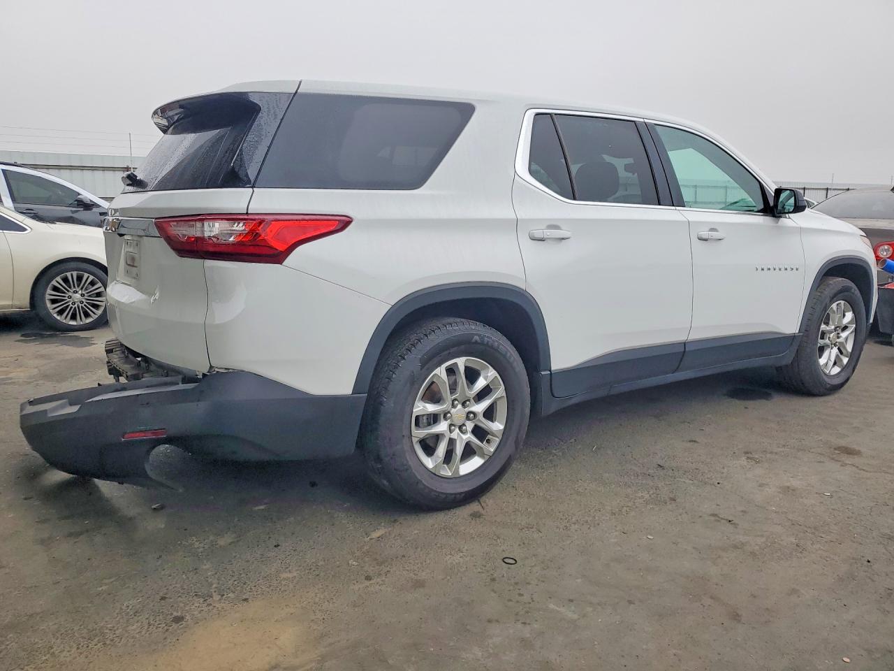 2019 CHEVROLET TRAVERSE LS photo 5