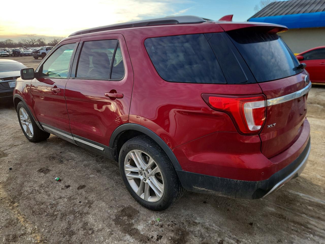 2016 FORD EXPLORER XLT photo 3