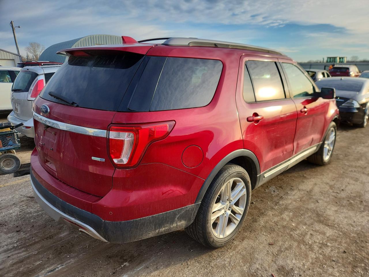 2016 FORD EXPLORER XLT photo 5