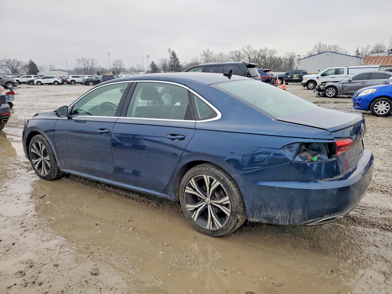 2020 VOLKSWAGEN PASSAT SEL photo 2