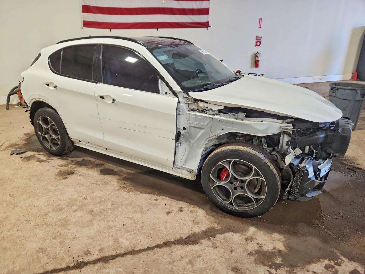 2020 ALFA ROMEO STELVIO photo 4