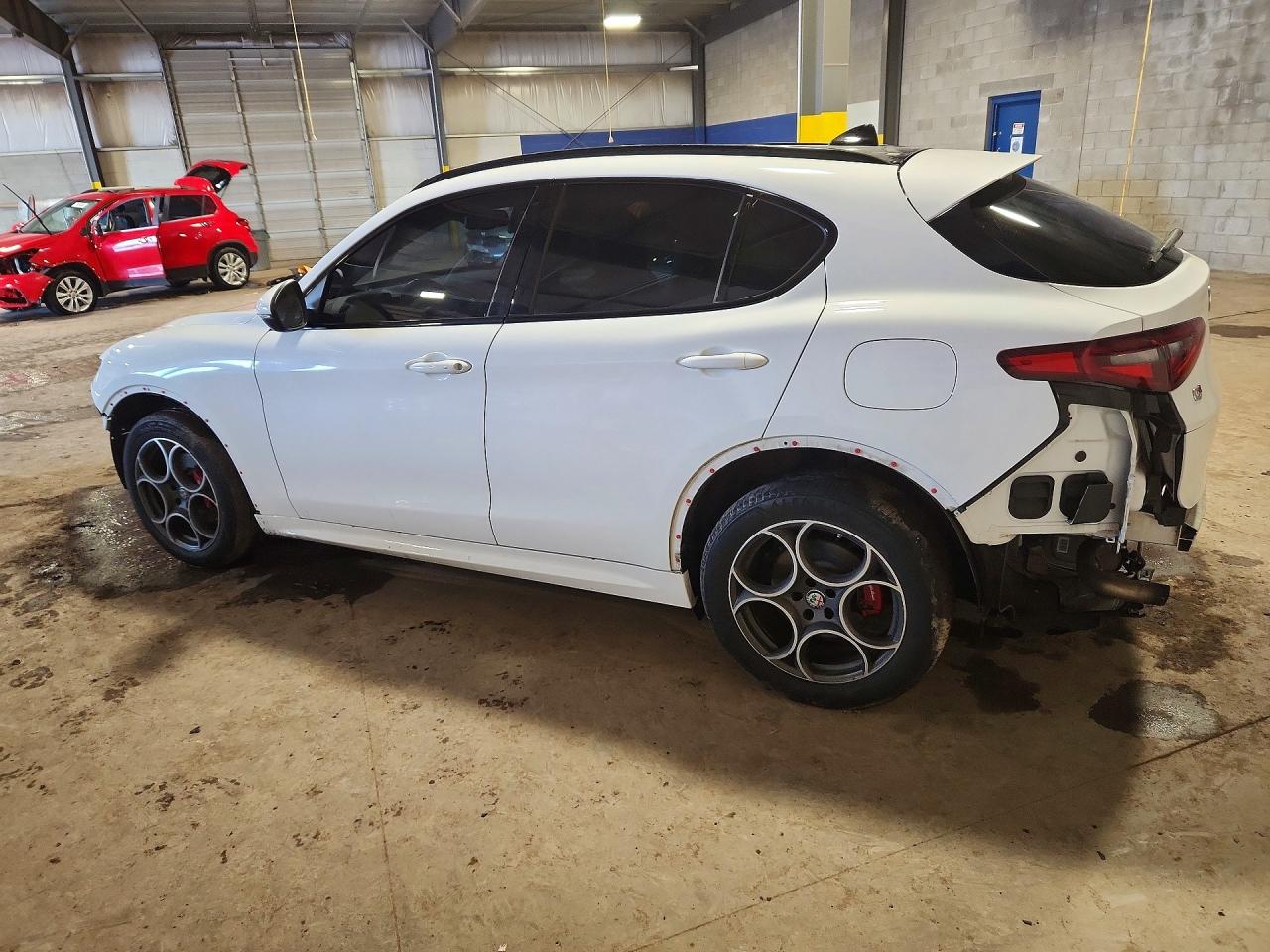 2020 ALFA ROMEO STELVIO photo 2