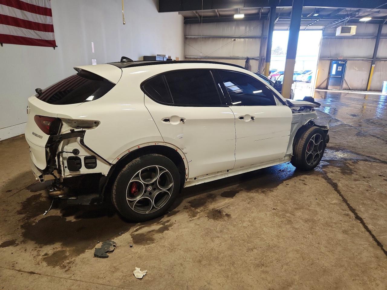 2020 ALFA ROMEO STELVIO photo 3