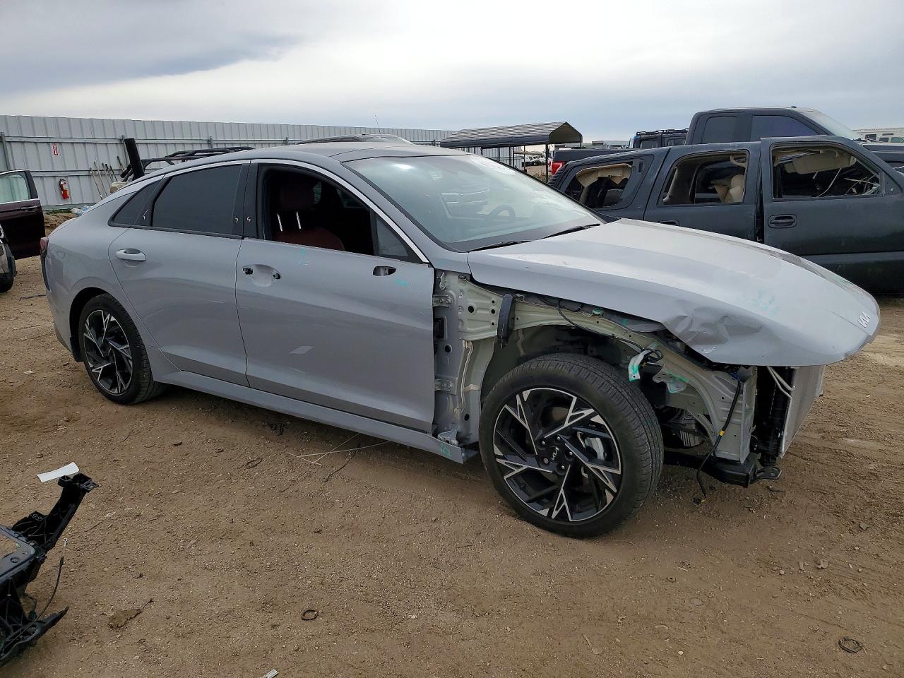 2025 KIA K5 GT LINE photo 4