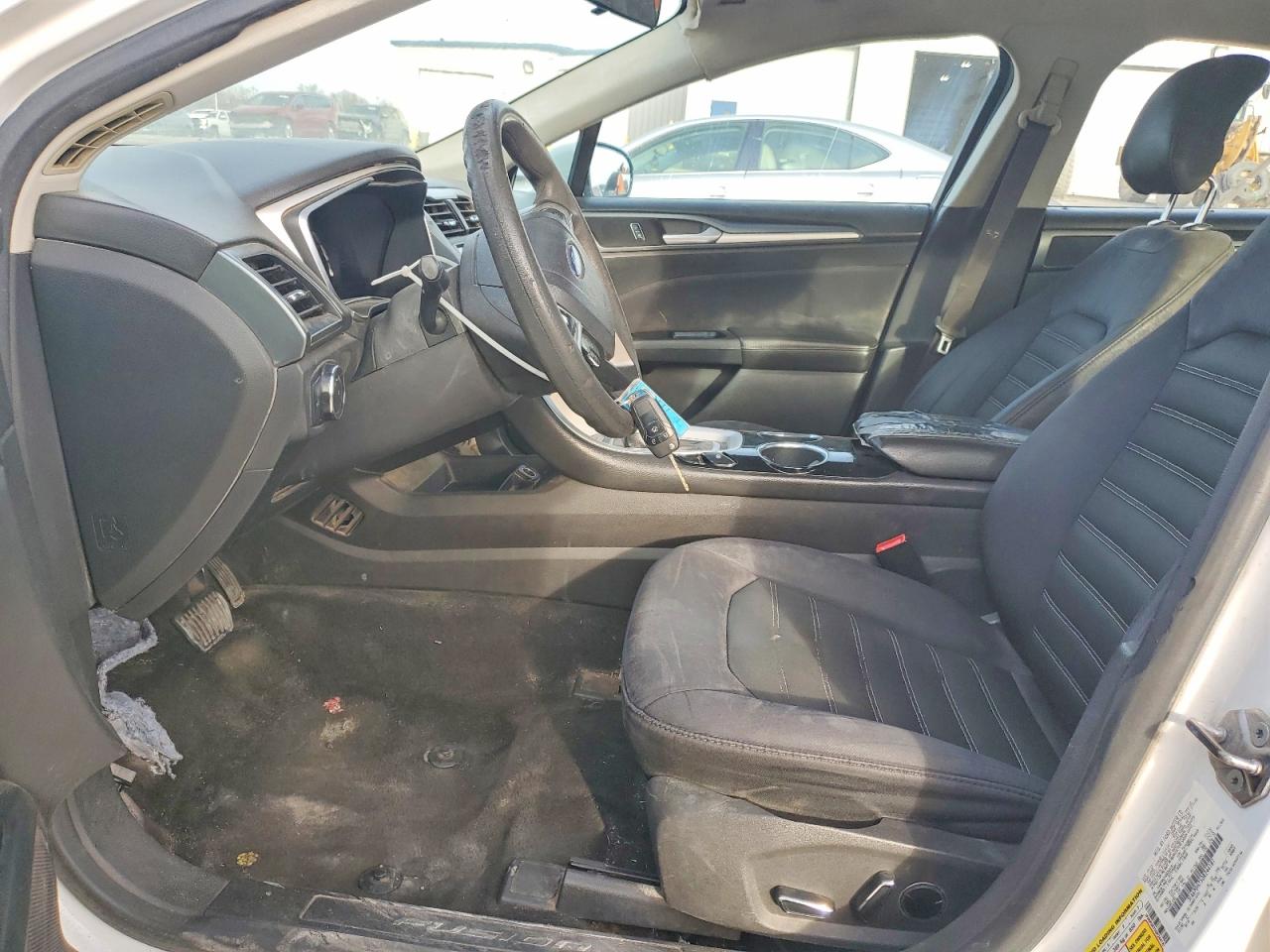 2013 FORD FUSION SE photo 19