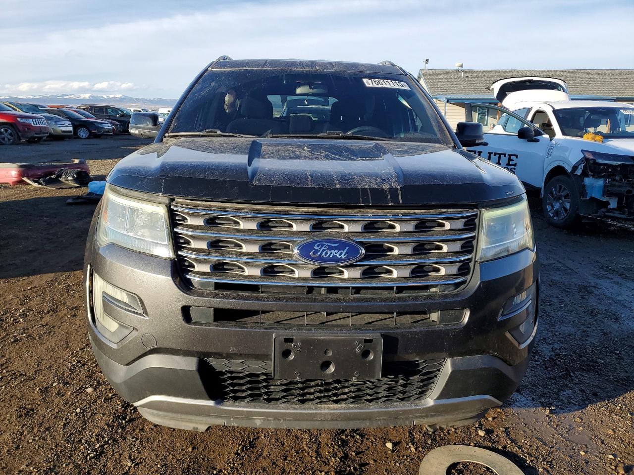 2017 FORD EXPLORER XLT photo 5