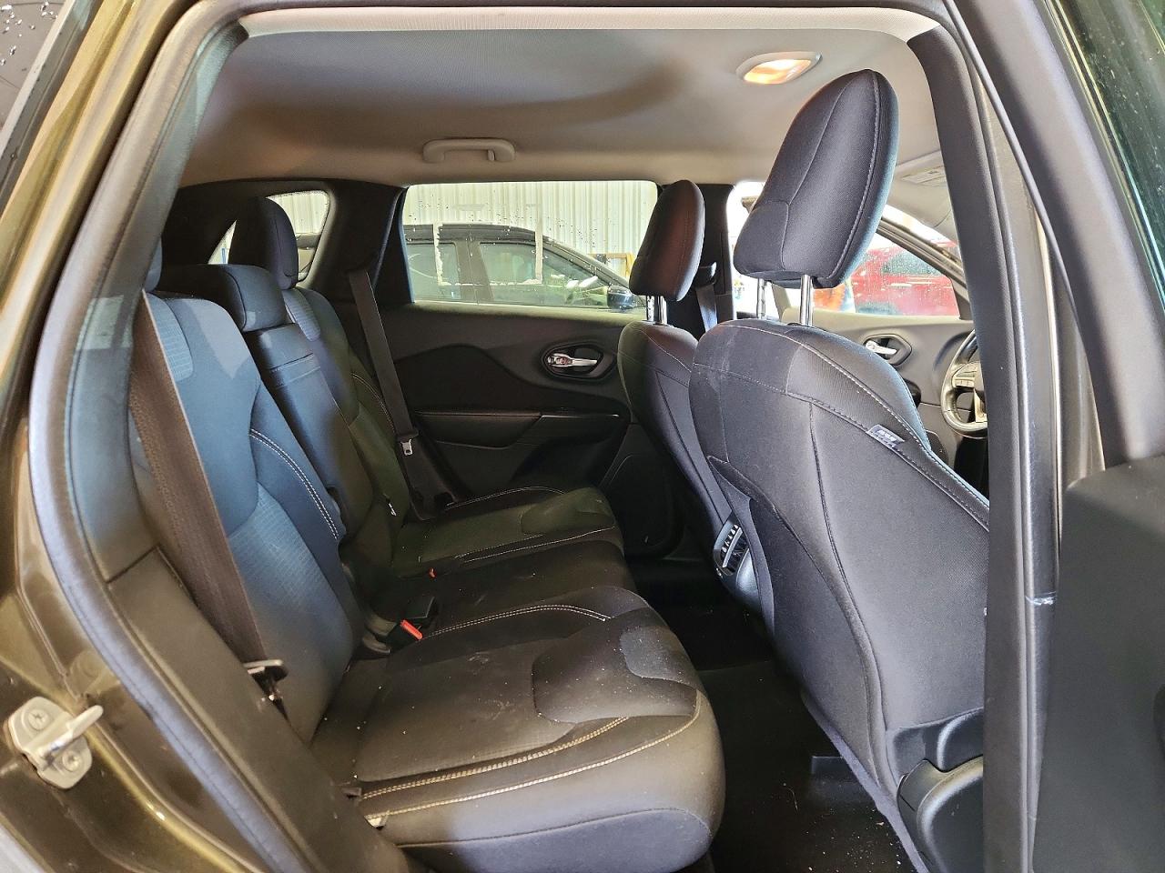 2015 JEEP CHEROKEE LATITUDE photo 11