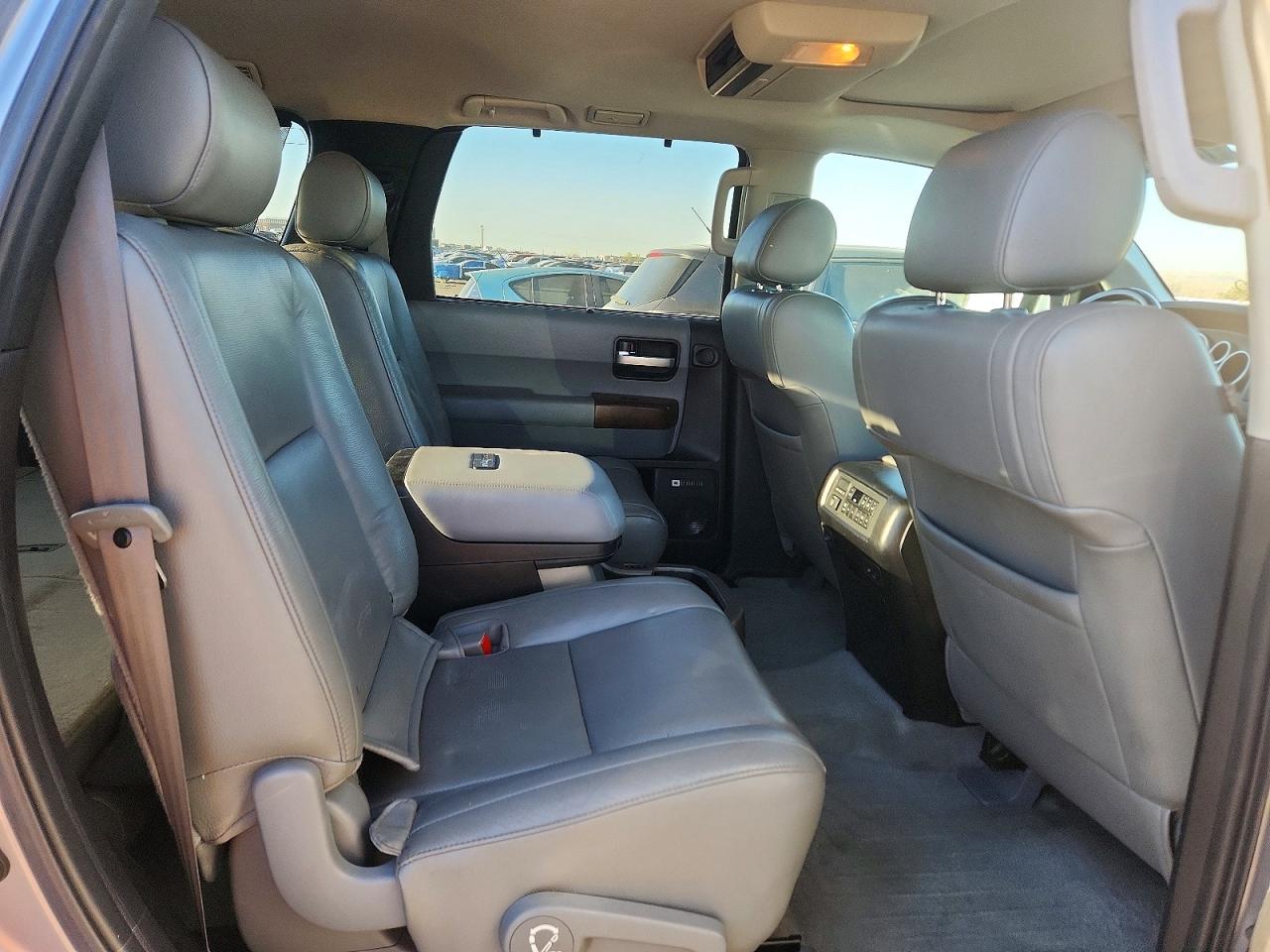 2010 TOYOTA SEQUOIA PLATINUM photo 21
