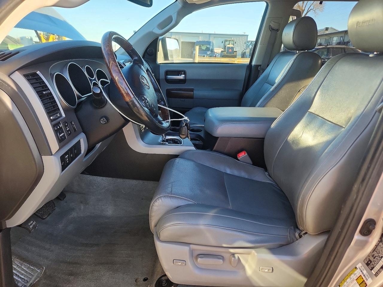 2010 TOYOTA SEQUOIA PLATINUM photo 13