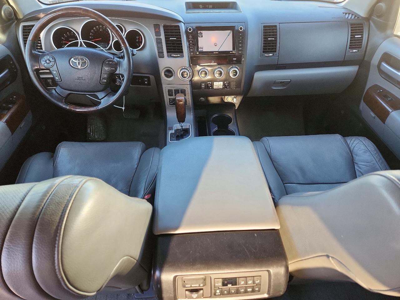 2010 TOYOTA SEQUOIA PLATINUM photo 15