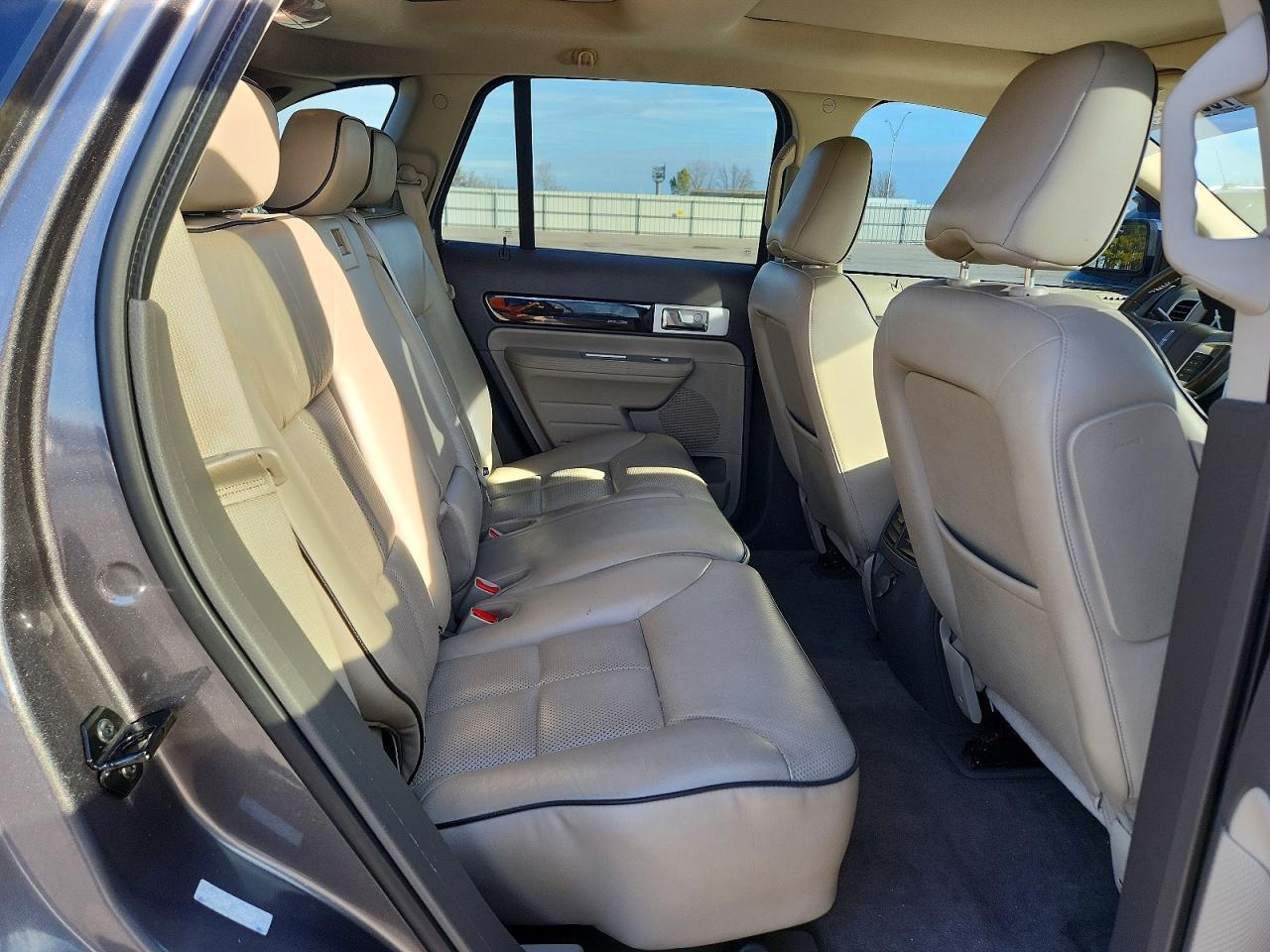 2009 LINCOLN TOWNHOUSE MKX photo 21