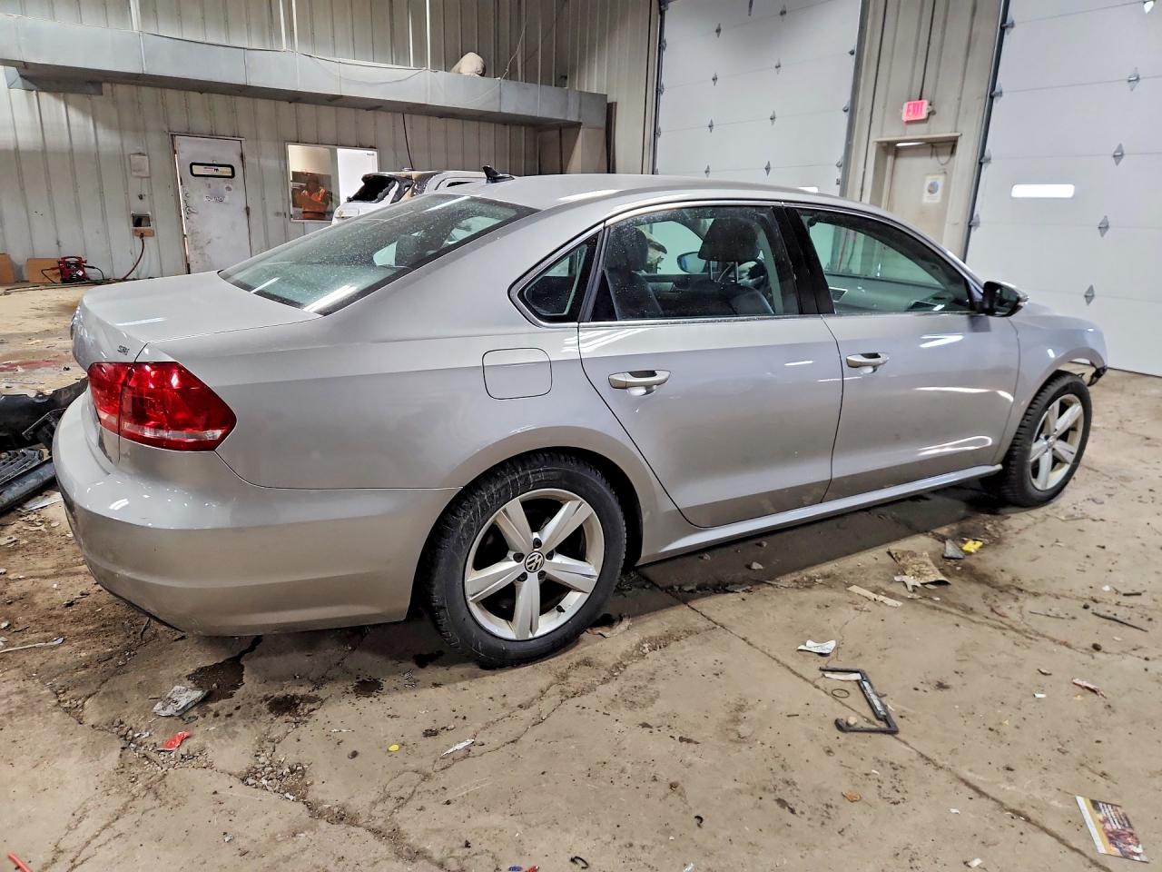 2012 VOLKSWAGEN PASSAT SE photo 5