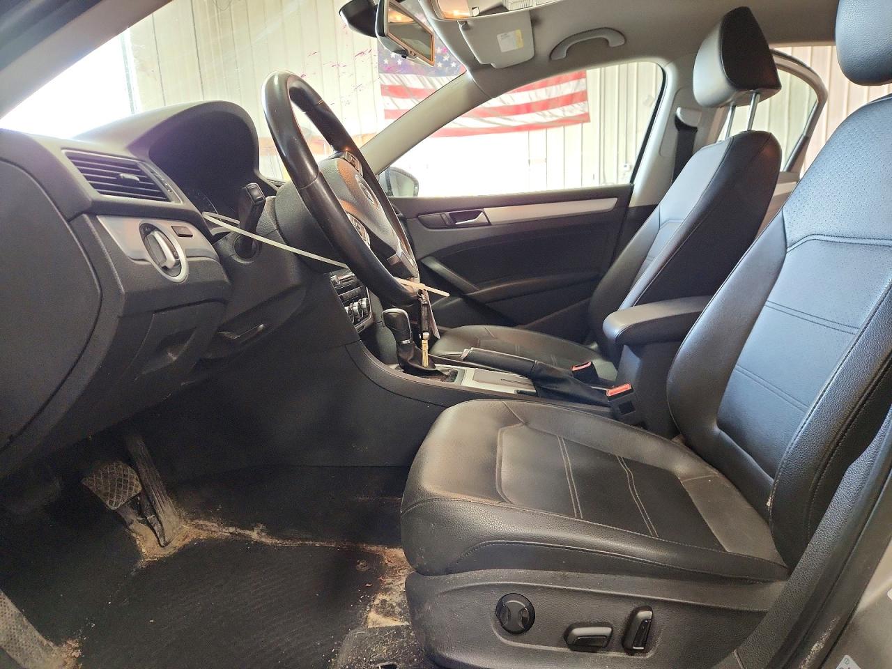 2012 VOLKSWAGEN PASSAT SE photo 13