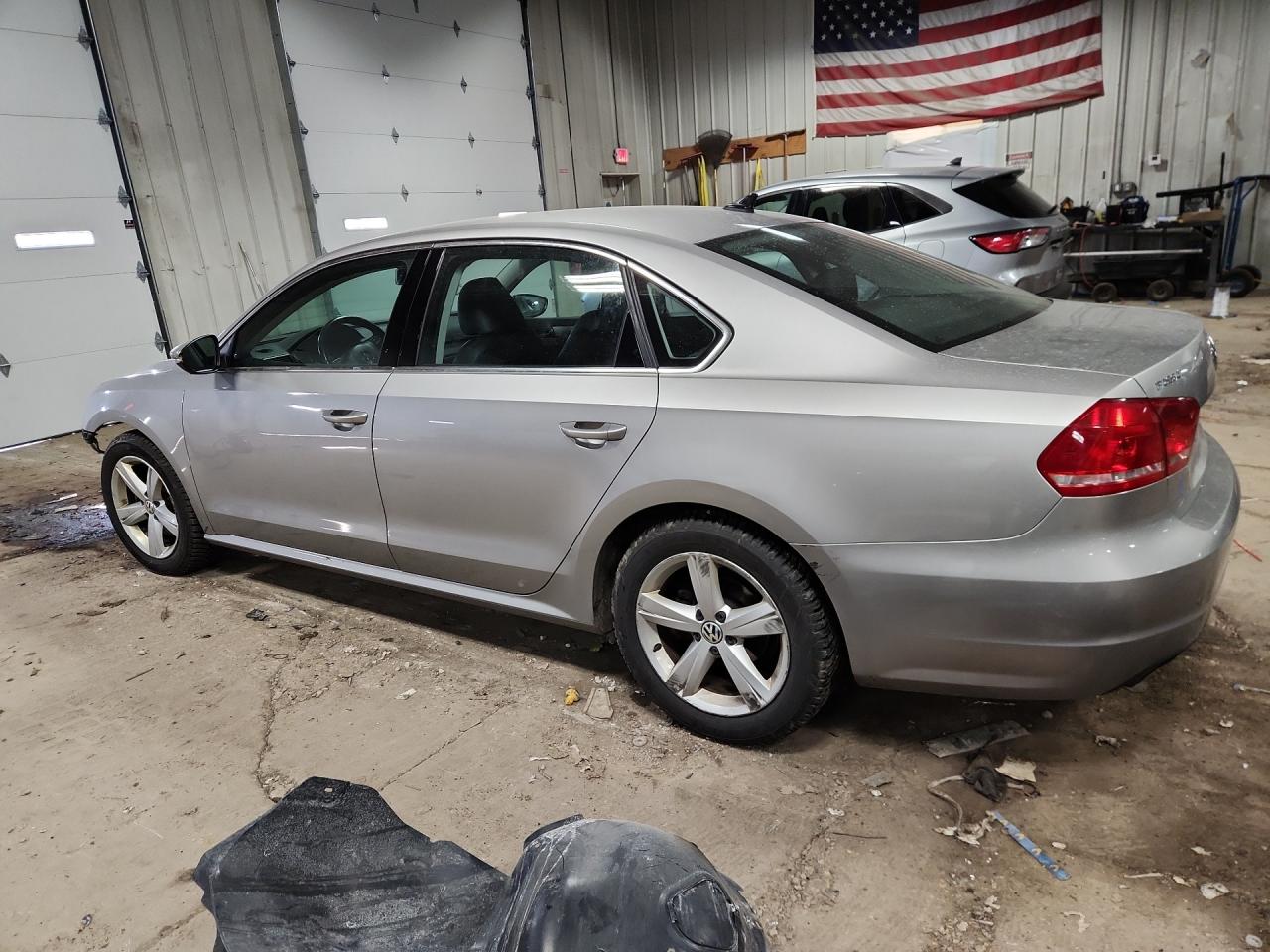 2012 VOLKSWAGEN PASSAT SE photo 3