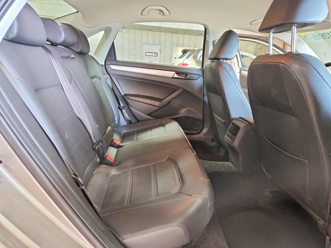 2012 VOLKSWAGEN PASSAT SE photo 19