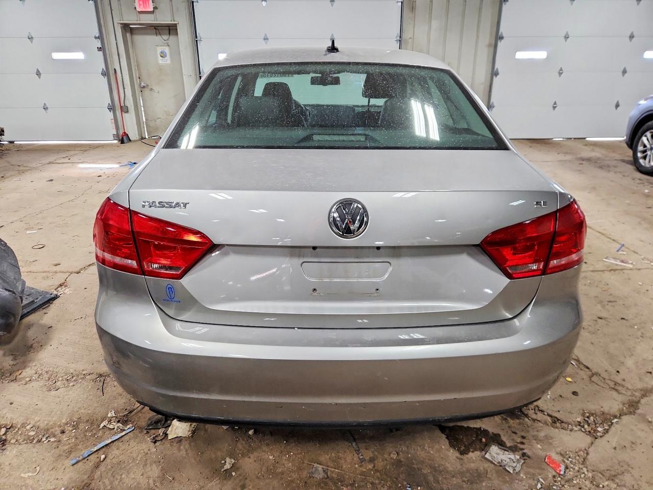 2012 VOLKSWAGEN PASSAT SE photo 11