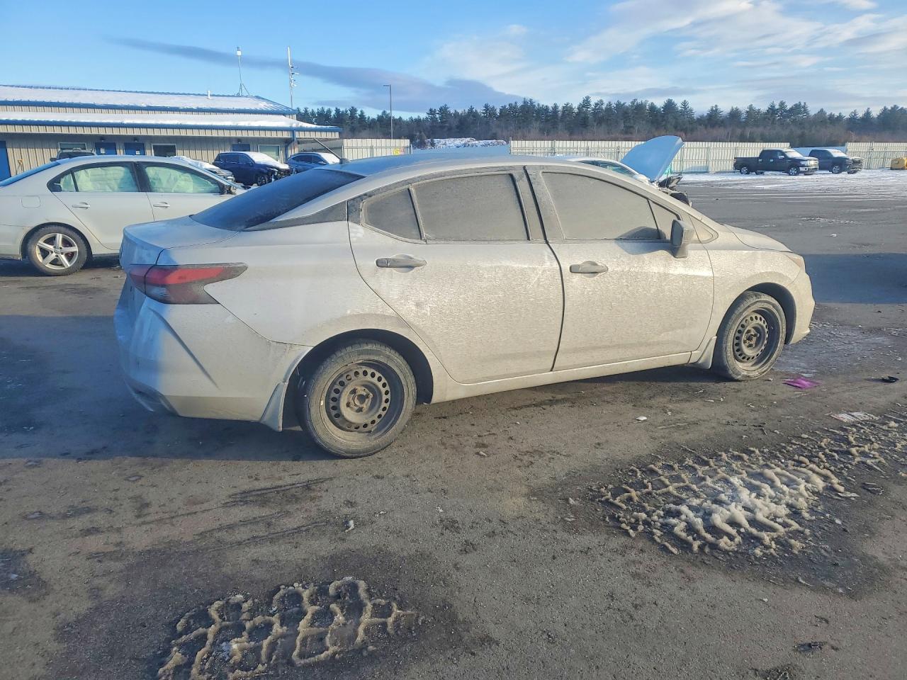 2021 NISSAN VERSA S photo 5