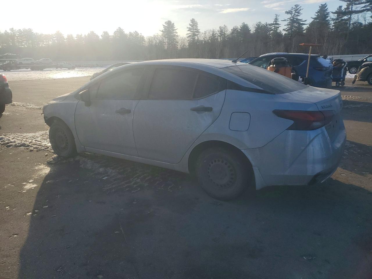 2021 NISSAN VERSA S photo 3