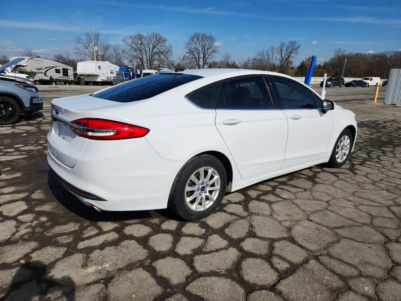 2017 FORD FUSION S photo 3