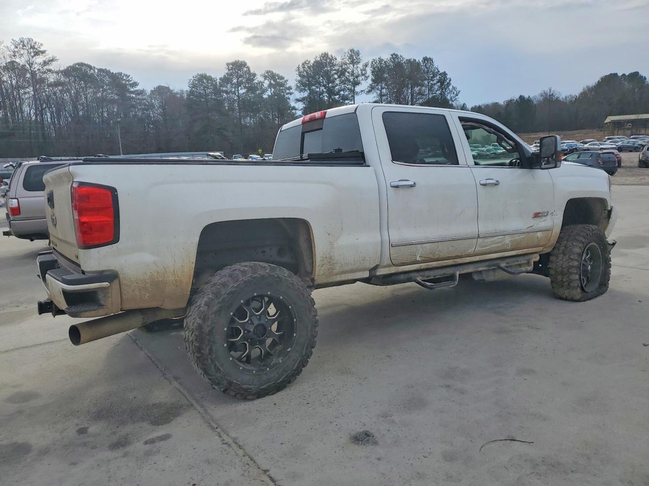 2017 CHEVROLET SILVERADO K2500 HEAVY DUTY LTZ photo 3