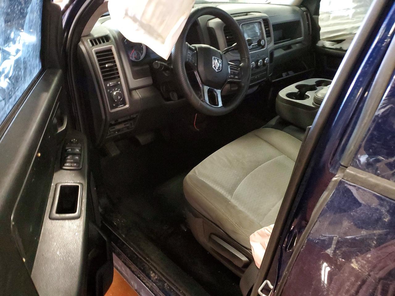 2014 RAM 1500 ST photo 22