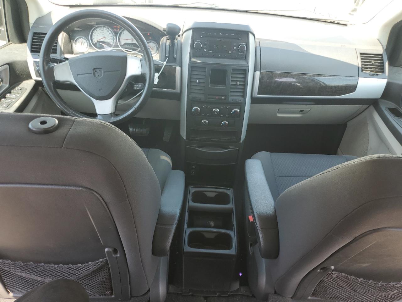 2010 DODGE GRAND CARAVAN SXT photo 8