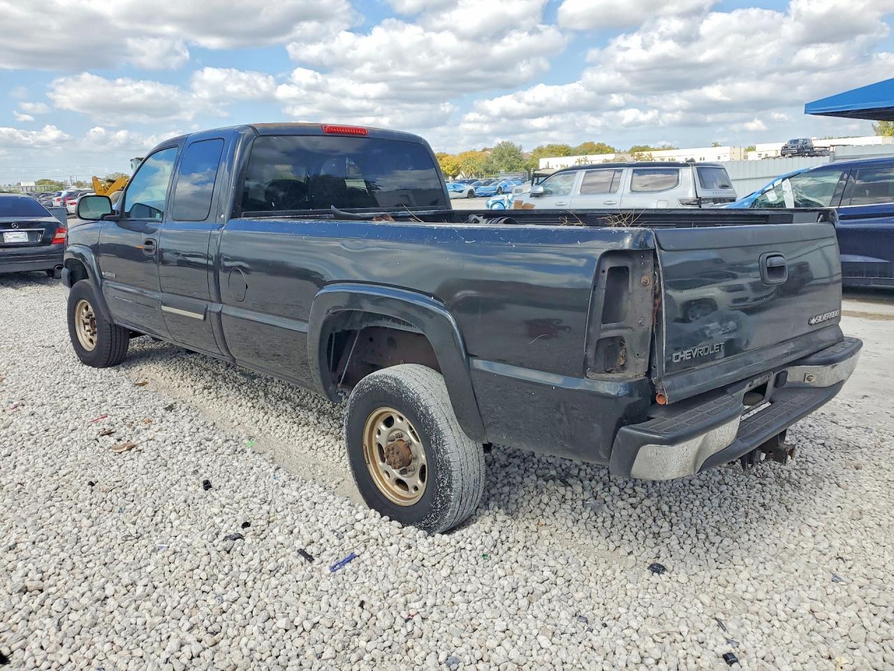 2003 CHEVROLET SILVERADO C2500 HEAVY DUTY photo 3