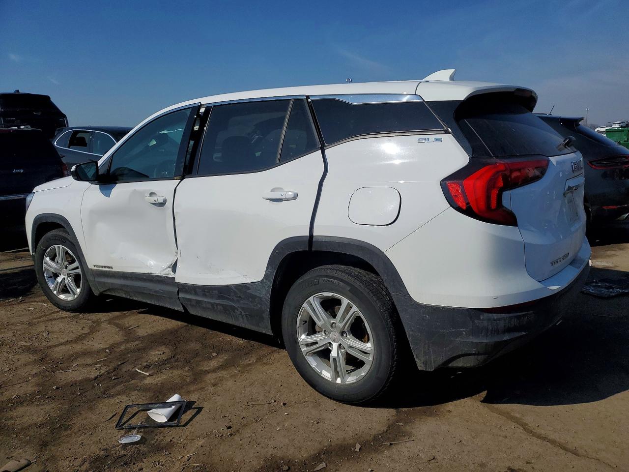 2020 GMC TERRAIN SLE photo 2