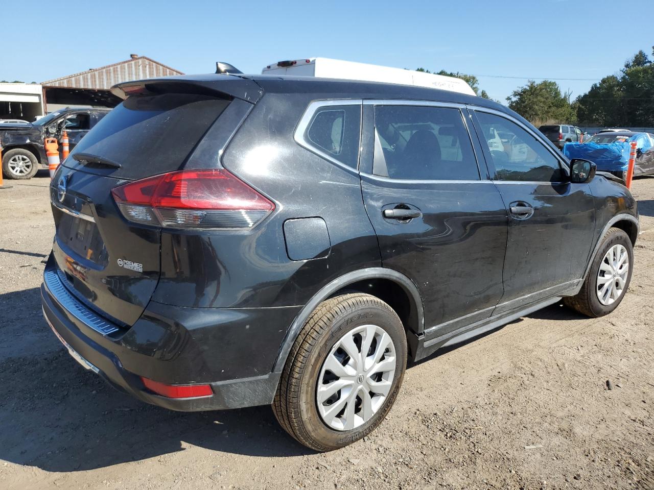 2020 NISSAN ROGUE S photo 5